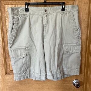 Columbia Men's Light Tan Cargo Shorts waist 42